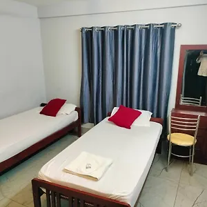  Capsule hotel Everest